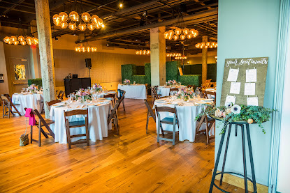 Read more about the article Chic Industrial Wedding