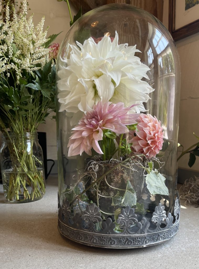 English-garden-wedding-cloche-unique-flowers-luxury-floral-design