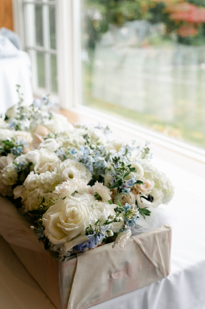 waterfront-wedding-yacht-club-elegant-flowers-modern-beautiful-connecticut-wedding-westchester-fairfield-county-stamford-floral-design-New-York-City-unique-white-flowers-bouquets
