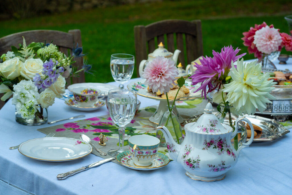 English-garden-formal-garden-traditional-tea-floral-design-beautiful-dahlias-elegant-florist-artist-cup-tea-wilton-connecticut-ct-westchester-county-fairfield-county-wedding-event—bride-beauty-stunning-events