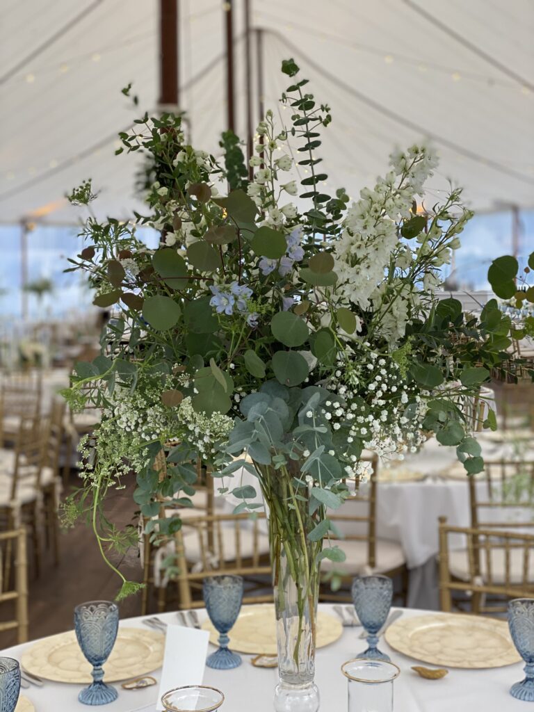 waterfront-wedding-yacht-club-elegant-flowers-modern-beautiful-connecticut-wedding-westchester-fairfield-county-stamford-floral-design-New-York-City-unique-white-flowers