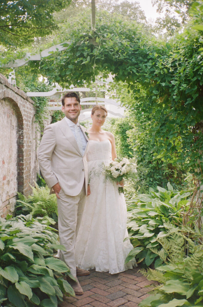 English-garden-wedding-historic-venue-white-and-green-floral-design-stunning-flowers-roses-connecticut-wedding-westchester-wedding-New-York-City-wedding-white-roses-wedding-bouquet-ranunculus-ferns-Ridgefield