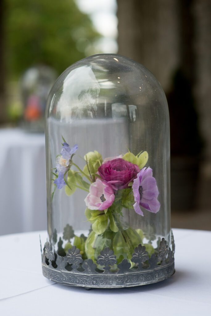 Victorian-wedding-reid-castle-romantic-Dutch-Masters-floral-designer-design-garden-English-luxury-unique-flowers-westchester-county-fairfield-county-wilton-connecticut-new-york-city-manhattan-arbor-roses-arch-artist-peonies-cake-decoration-bud-vases-ranunculus-poppies-local-elegant-blueberries-anemone-british-seasonal-flowers-florist-weddings-purchase-new-york=cocktail-cloche